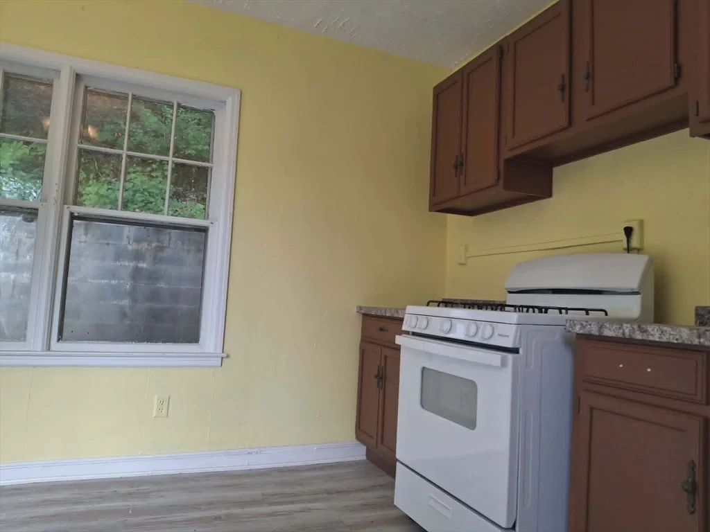 4 bed, 1 bath apartment for rent at 20 Temple St Unit 1, Fitchburg — photo 5 of 38