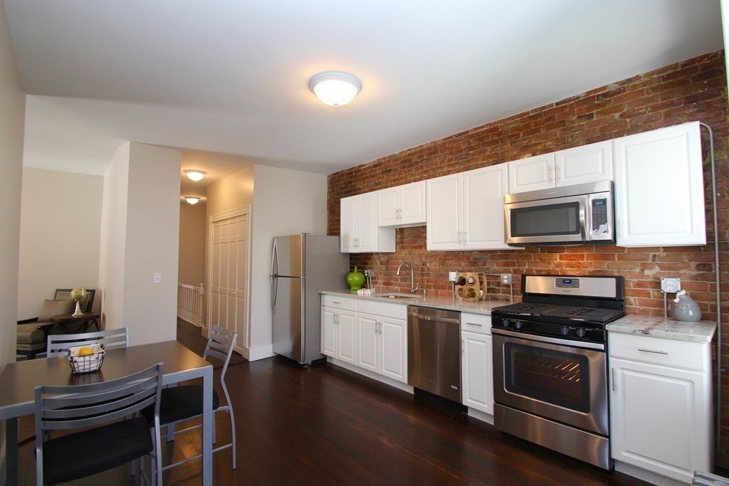 2 bed, 1 bath apartment for rent at 20 Tennyson St Unit 20, Magoun Square — photo 2 of 13