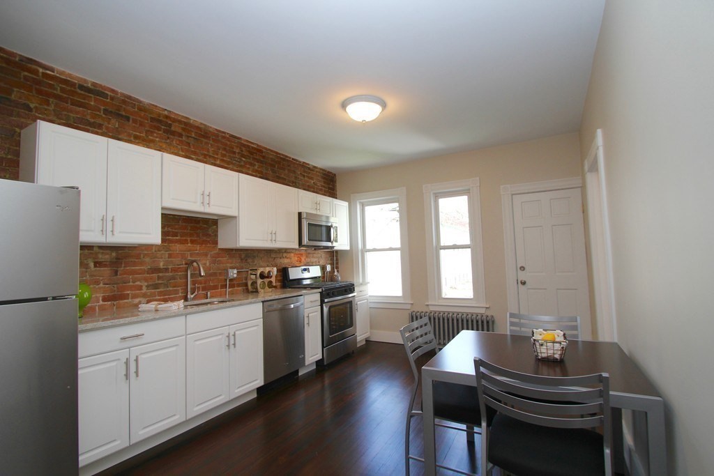 2 bed, 1 bath apartment for rent at 20 Tennyson St Unit 20, Magoun Square — photo 3 of 13