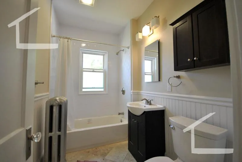 4 bed, 2 bath apartment for rent at 20 Tip Top St Unit 2, Oak Square — photo 13 of 16