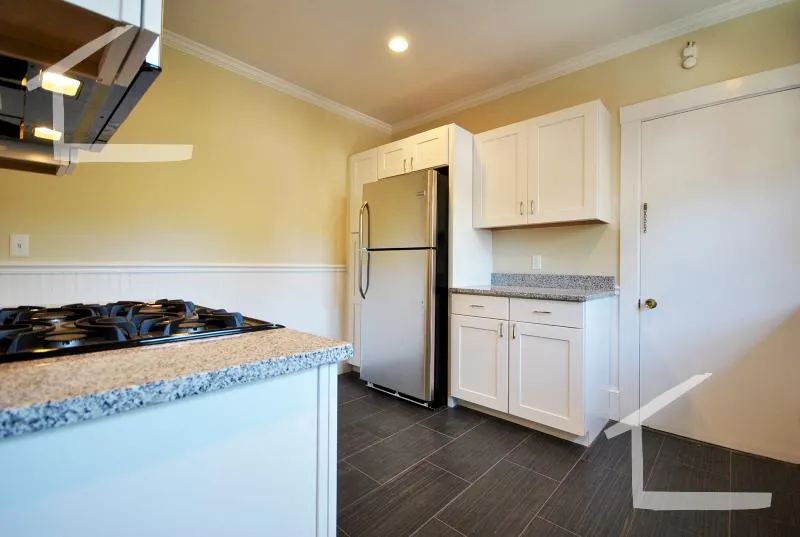 4 bed, 2 bath apartment for rent at 20 Tip Top St Unit 2, Oak Square — photo 4 of 16
