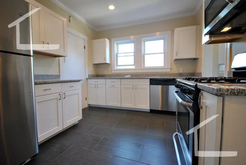 4 bed, 2 bath apartment for rent at 20 Tip Top St Unit 2, Oak Square — photo 2 of 16