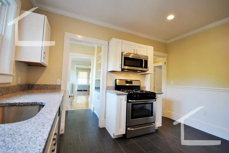 4 bed, 2 bath apartment for rent at 20 Tip Top St Unit 2, Oak Square — photo 3 of 16
