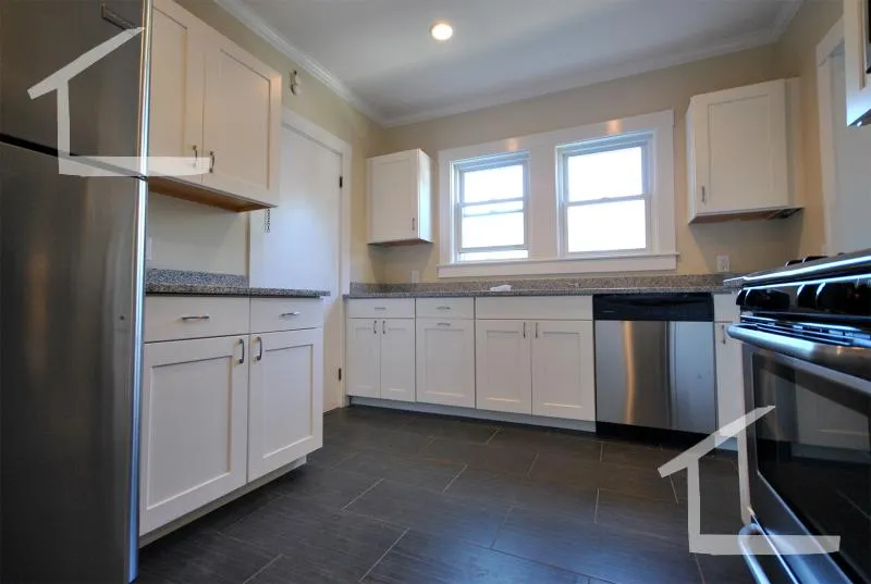 4 bed, 2 bath apartment for rent at 20 Tip Top St Unit 2, Oak Square — photo 5 of 16