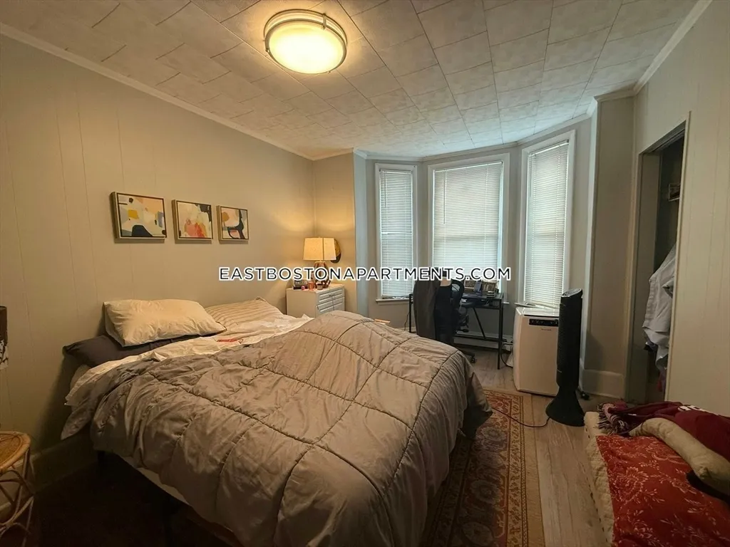 1 bed, 1 bath apartment for rent at 20 Trenton St Unit 1, Eagle Hill — photo 5 of 7