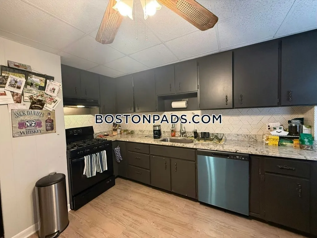 1 bed, 1 bath apartment for rent at 20 Trenton St Unit 1, Eagle Hill — photo 2 of 7