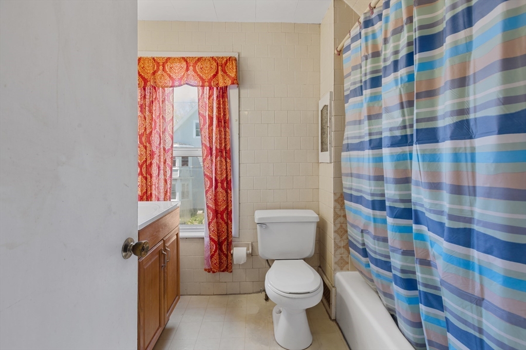 4 bed, 1 bath apartment for rent at 20 Trinity Ave, Lynn — photo 11 of 14