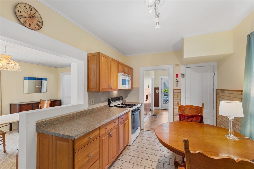 4 bed, 1 bath apartment for rent at 20 Trinity Ave, Lynn — photo 5 of 14
