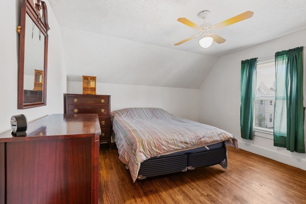 4 bed, 1 bath apartment for rent at 20 Trinity Ave, Lynn — photo 10 of 14