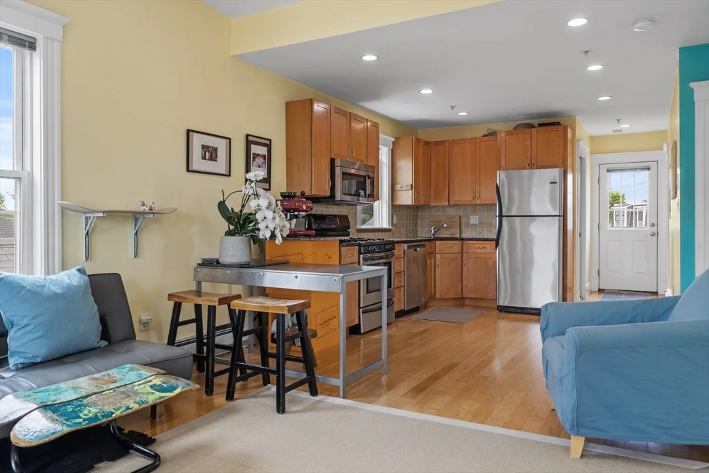 2 bed, 1 bath apartment for rent at 20 Village St Unit 3, Union Square — photo 2 of 14