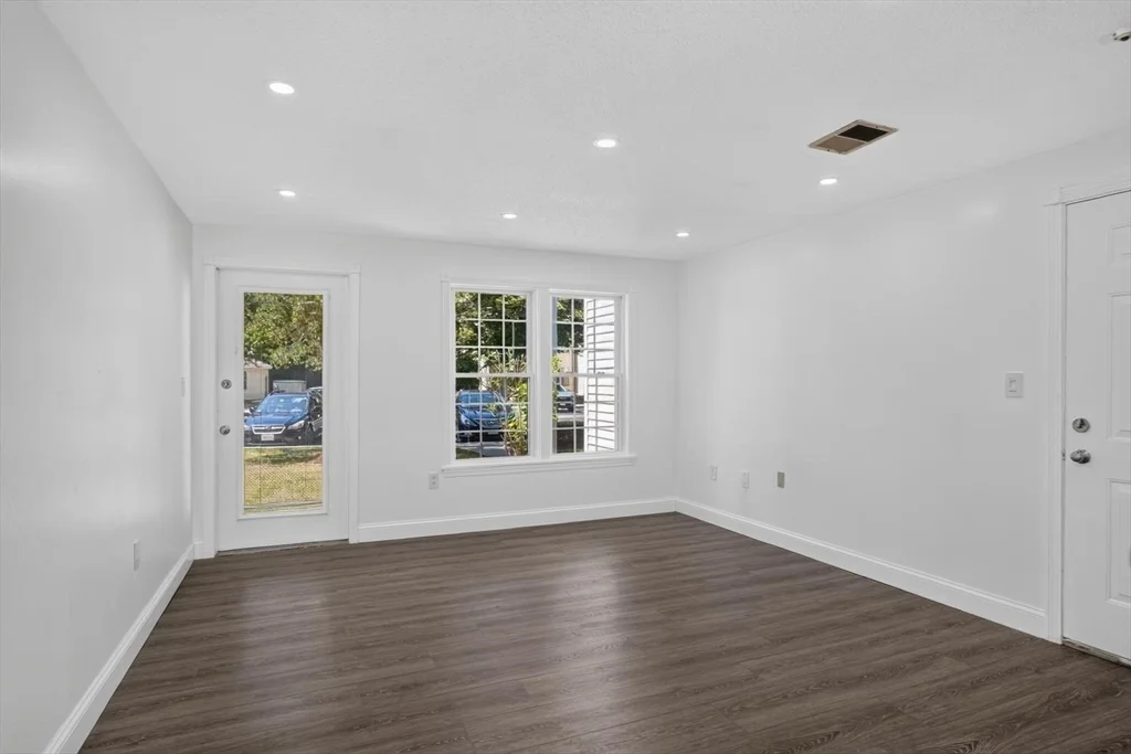 2 bed, 2 bath apartment for rent at 20 Walden Dr Unit 15, Natick — photo 8 of 23