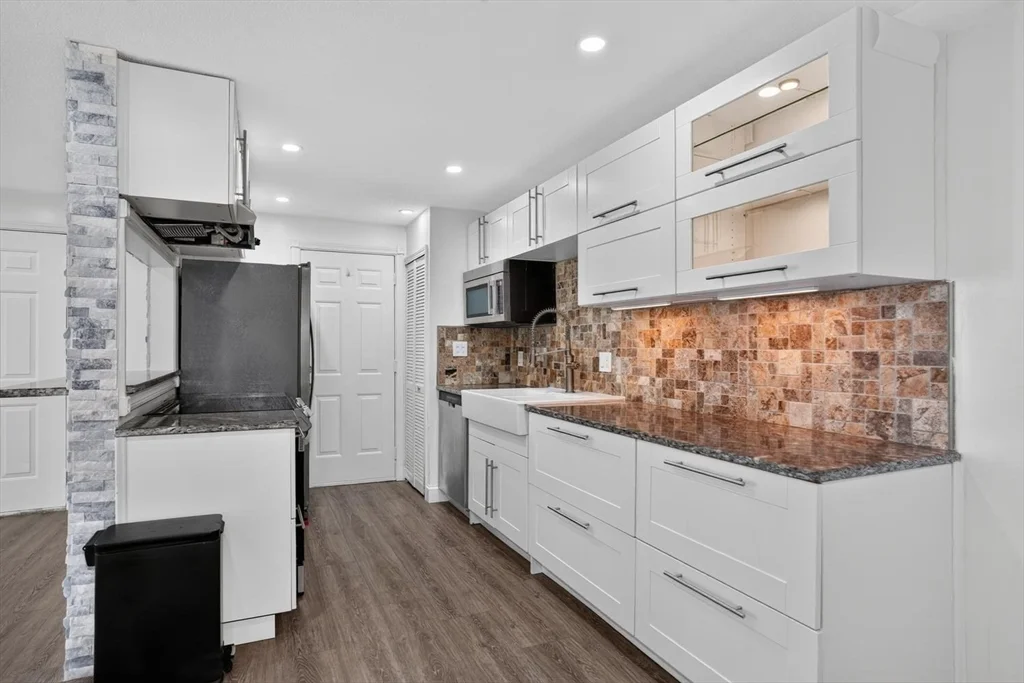 2 bed, 2 bath apartment for rent at 20 Walden Dr Unit 15, Natick — photo 3 of 23