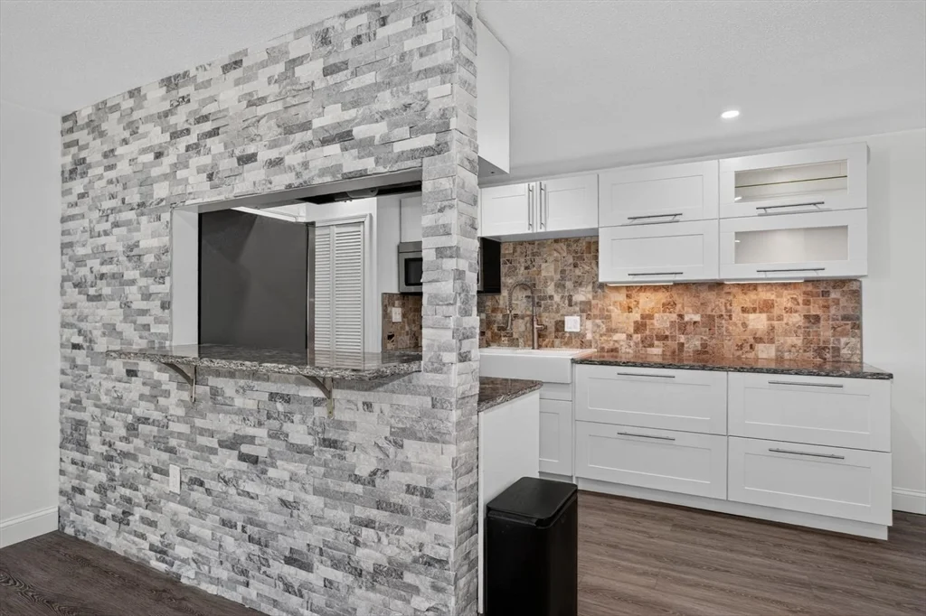2 bed, 2 bath apartment for rent at 20 Walden Dr Unit 15, Natick — photo 2 of 23