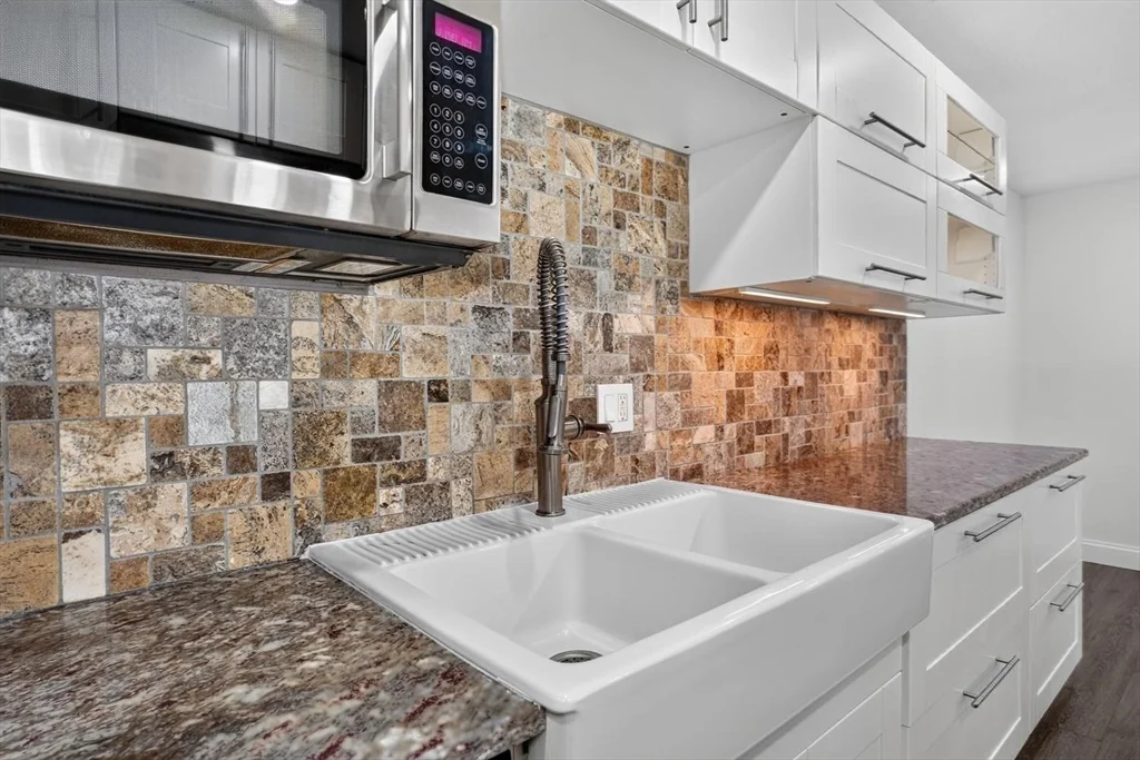 2 bed, 2 bath apartment for rent at 20 Walden Dr Unit 15, Natick — photo 4 of 23