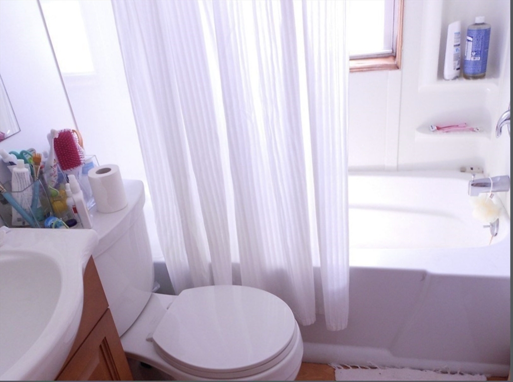 3 bed, 1 bath apartment for rent at 20 Walden St Unit 3, Porter Square — photo 4 of 6