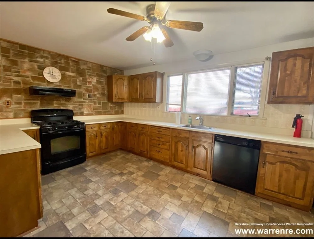 3 bed, 1 bath apartment for rent at 20 Webster St Unit 1, East Somerville — photo 2 of 18