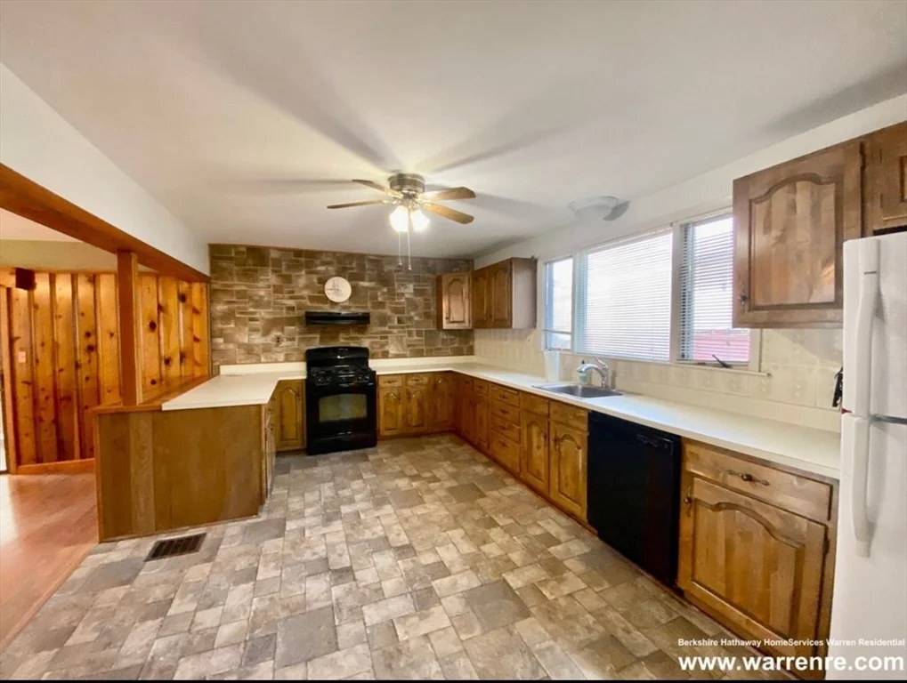 3 bed, 1 bath apartment for rent at 20 Webster St Unit 1, East Somerville