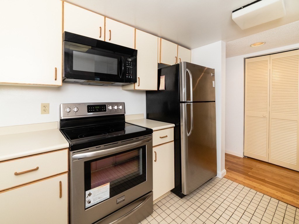 1 bed, 1 bath apartment for rent at 20 Webster St Unit 410, Coolidge Corner — photo 4 of 11