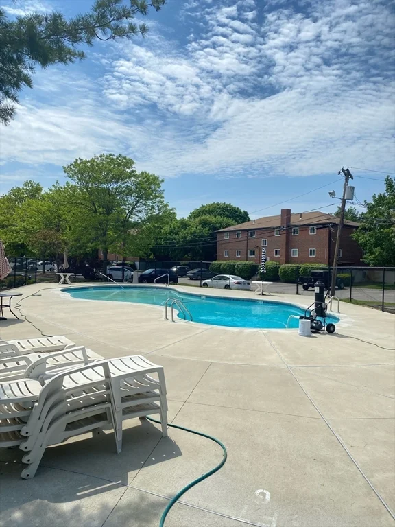 2 bed, 1 bath apartment for rent at 20 Westgate Rd Unit 3, Chestnut Hill — photo 3 of 21