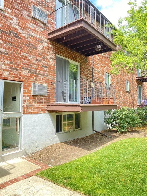 2 bed, 1 bath apartment for rent at 20 Westgate Rd Unit 3, Chestnut Hill — photo 5 of 21