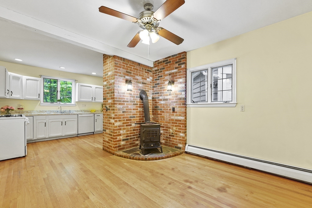 2 bed, 1 bath apartment for rent at 20 Willow St Unit 1, Newton — photo 6 of 12