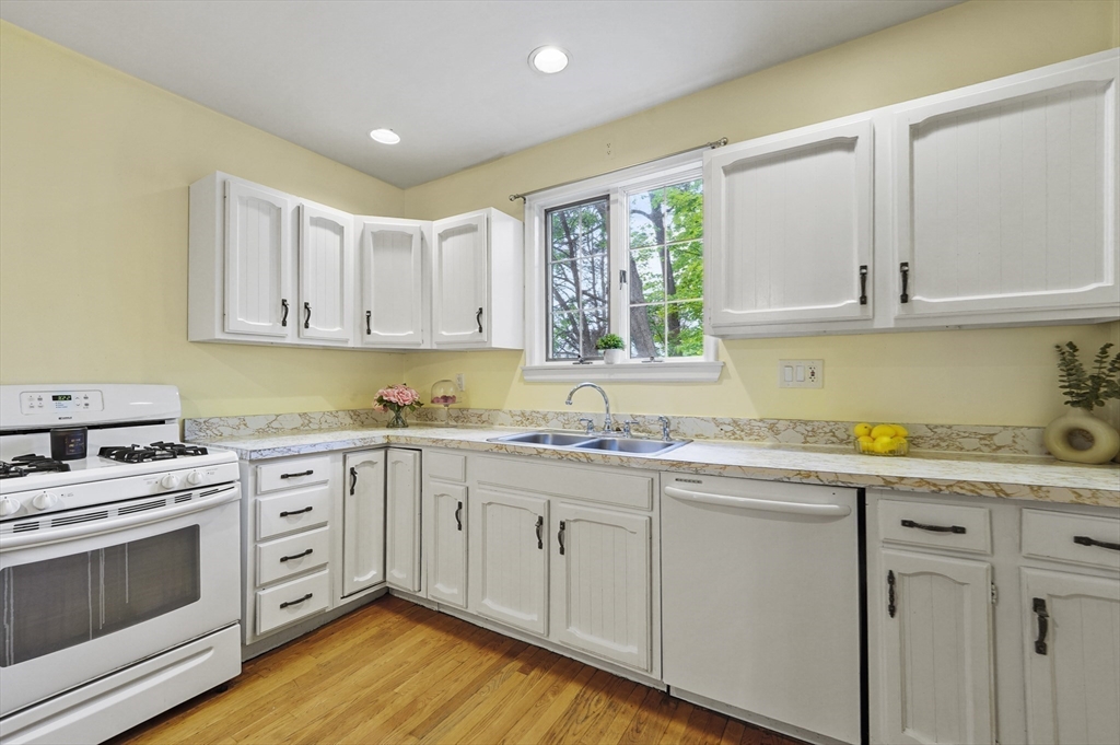 2 bed, 1 bath apartment for rent at 20 Willow St Unit 1, Newton — photo 5 of 12