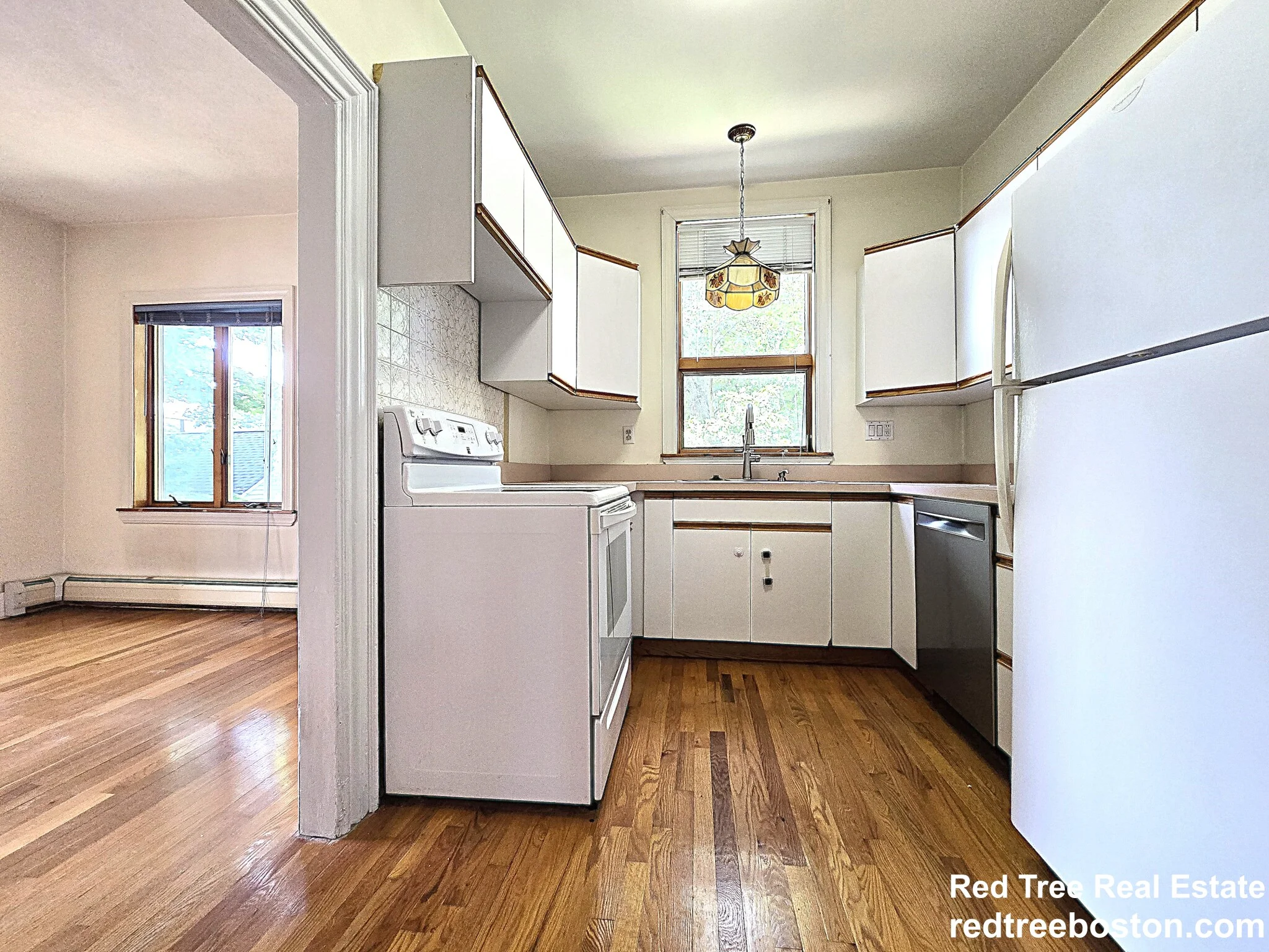 2 bed, 1 bath apartment for rent at 20 Willow St Unit 2, Newton Centre — photo 1 of 10