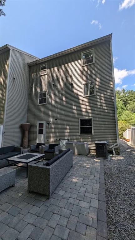 3 bed, 2 bath apartment for rent at 20 Winterberry Way, Bedford — photo 5 of 41