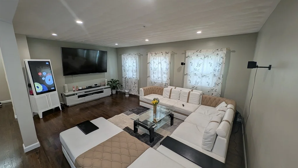 3 bed, 2 bath apartment for rent at 20 Winterberry Way, Bedford — photo 8 of 41