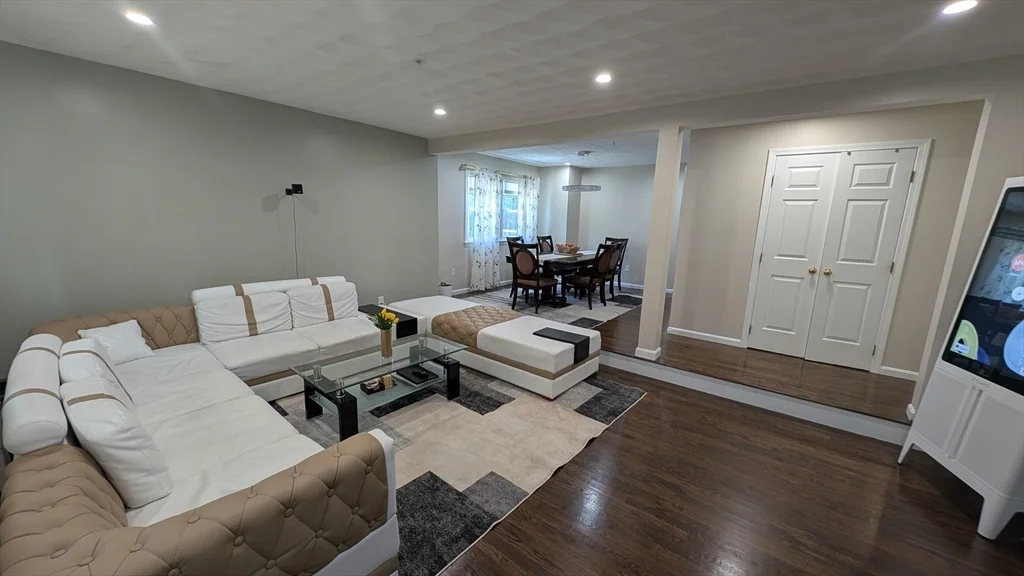 3 bed, 2 bath apartment for rent at 20 Winterberry Way, Bedford — photo 10 of 41