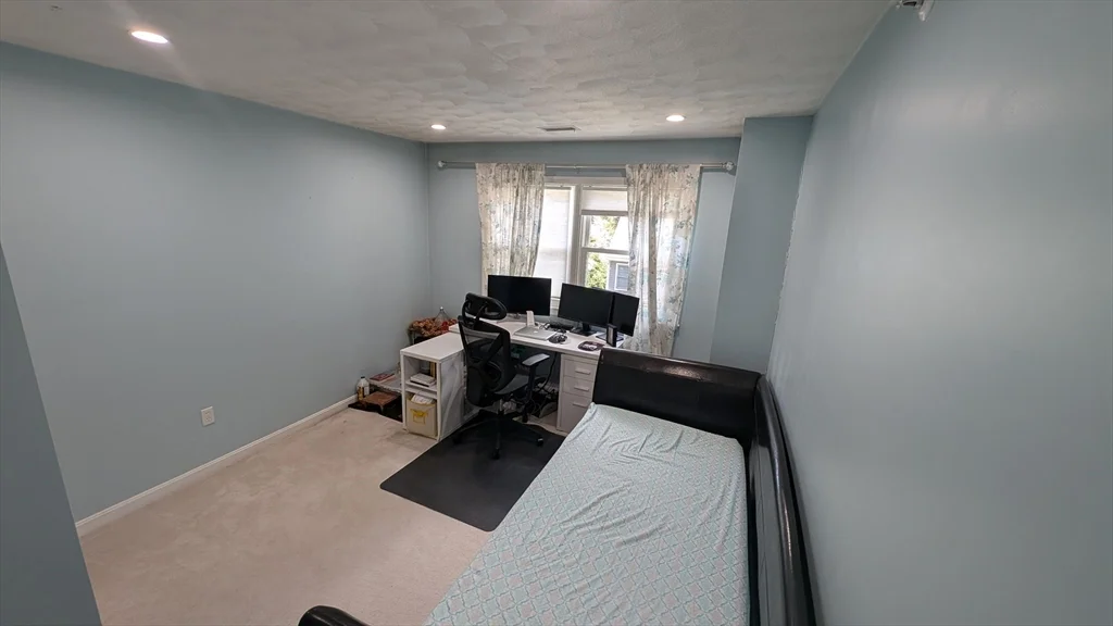 3 bed, 2 bath apartment for rent at 20 Winterberry Way, Bedford — photo 29 of 41