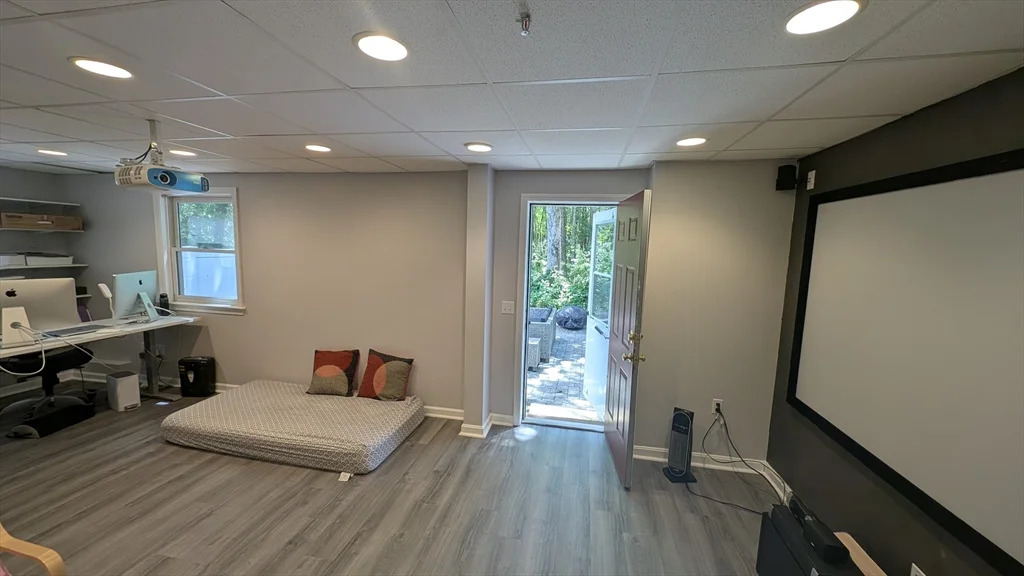 3 bed, 2 bath apartment for rent at 20 Winterberry Way, Bedford — photo 40 of 41