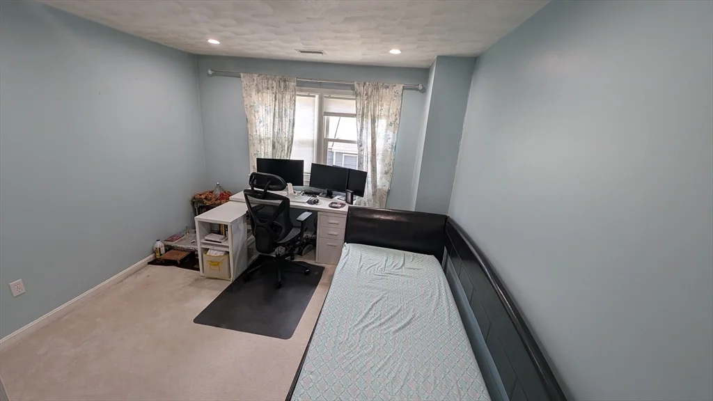 3 bed, 2 bath apartment for rent at 20 Winterberry Way, Bedford — photo 26 of 41