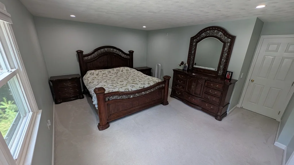 3 bed, 2 bath apartment for rent at 20 Winterberry Way, Bedford — photo 31 of 41