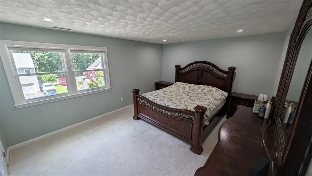 3 bed, 2 bath apartment for rent at 20 Winterberry Way, Bedford — photo 30 of 41