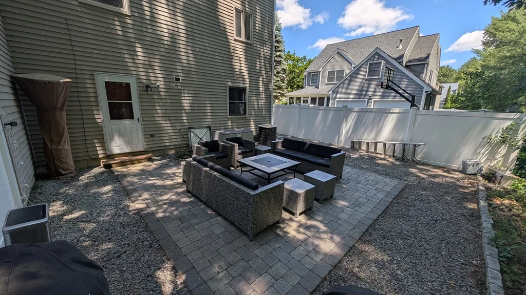 3 bed, 2 bath apartment for rent at 20 Winterberry Way, Bedford — photo 6 of 41