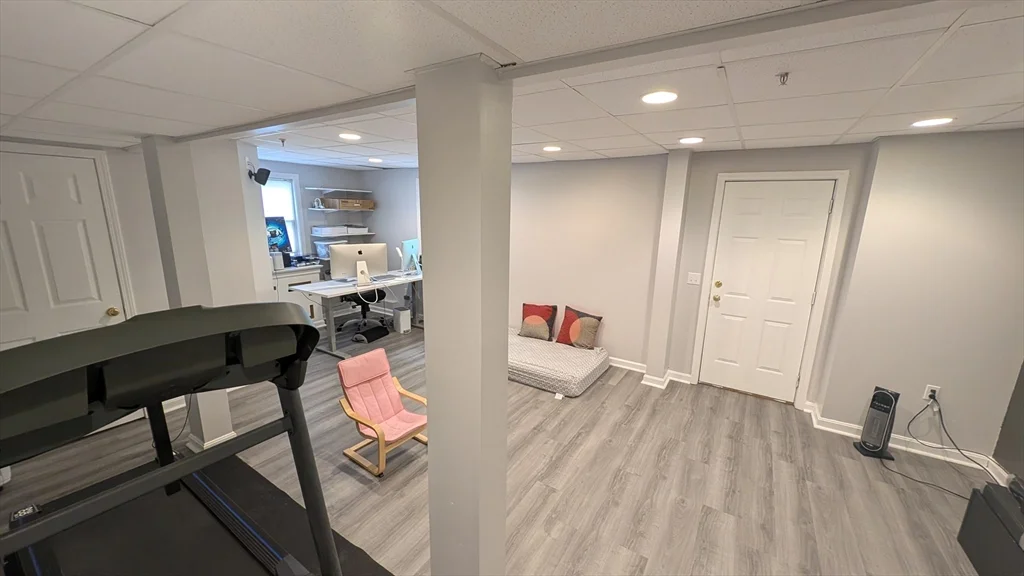 3 bed, 2 bath apartment for rent at 20 Winterberry Way, Bedford — photo 37 of 41