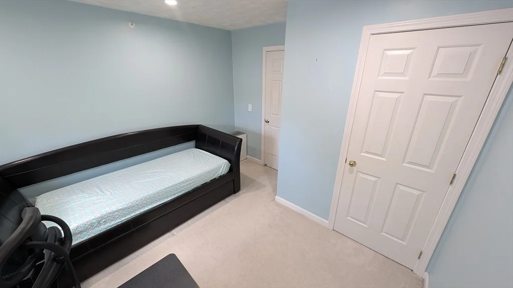3 bed, 2 bath apartment for rent at 20 Winterberry Way, Bedford — photo 27 of 41