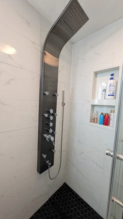 3 bed, 2 bath apartment for rent at 20 Winterberry Way, Bedford — photo 36 of 41