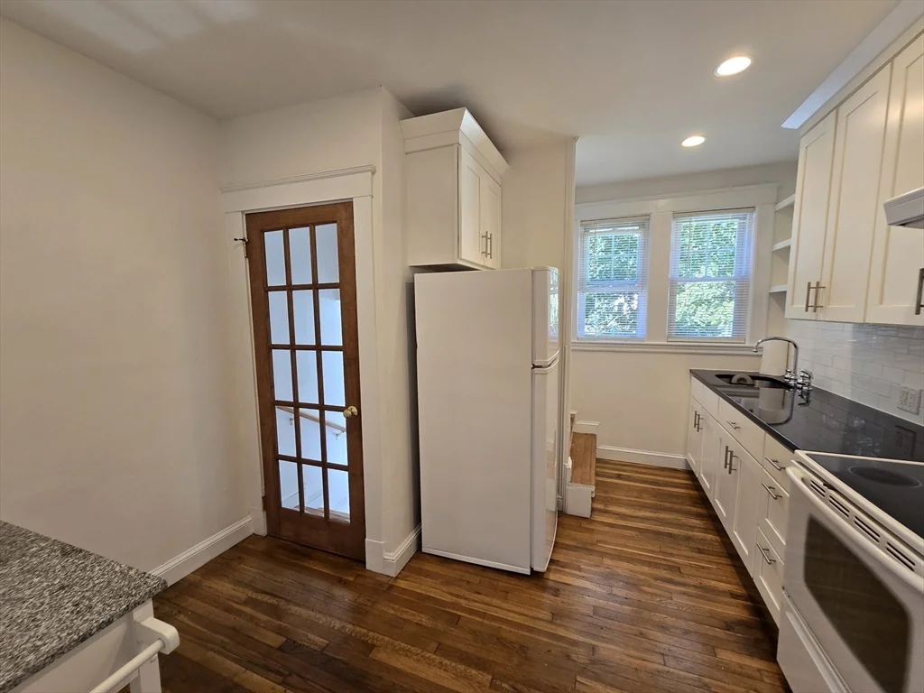 2 bed, 1 bath apartment for rent at 20 Winthrop Park Unit 20, Quincy — photo 3 of 22