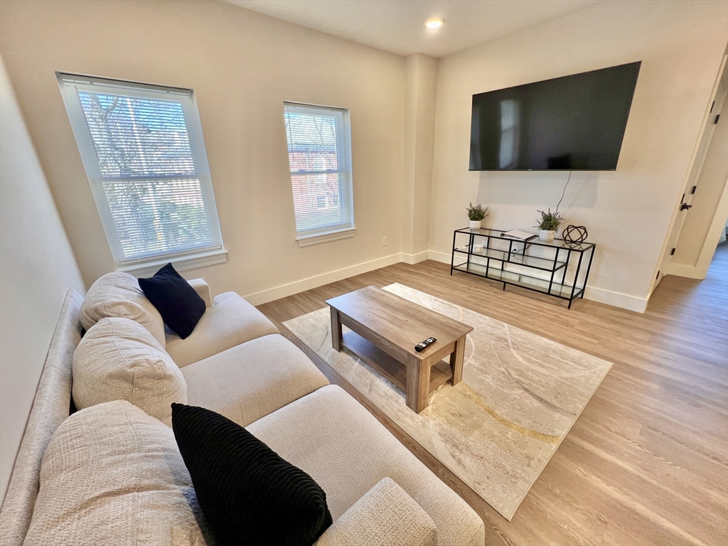 2 bed, 2 bath apartment for rent at 20 Woburn St Unit 201, Reading — photo 3 of 13