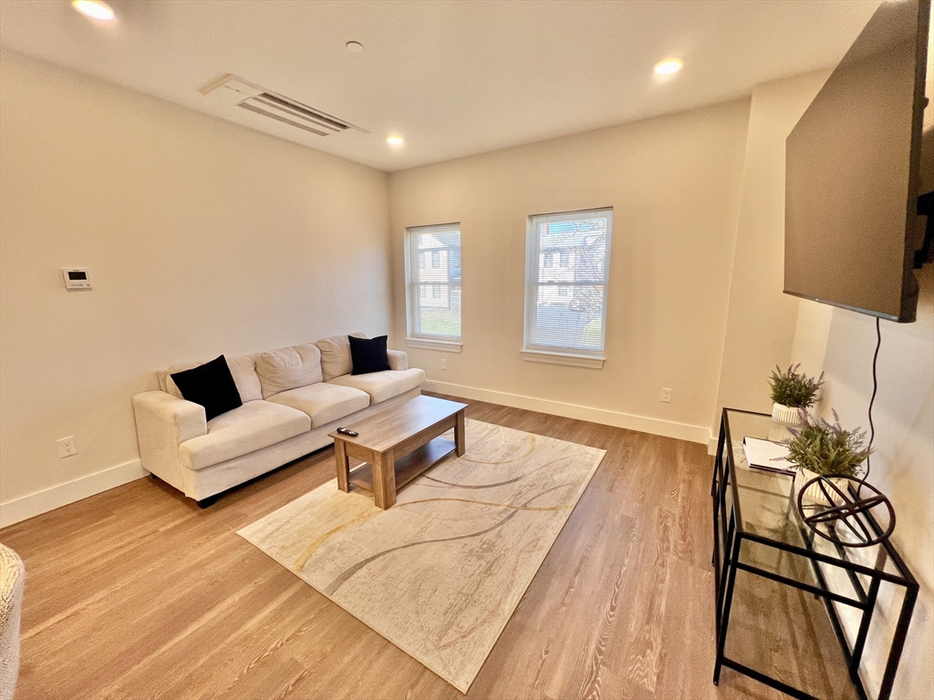 2 bed, 2 bath apartment for rent at 20 Woburn St Unit 201, Reading — photo 4 of 13