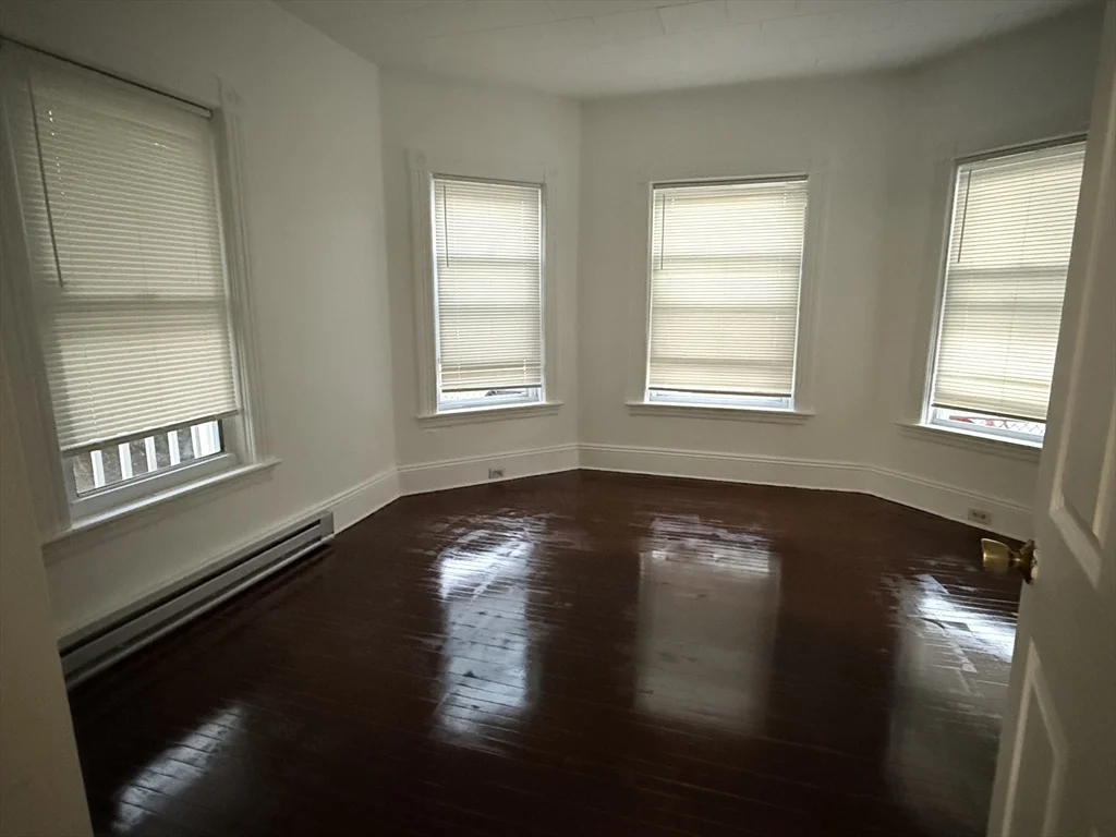 3 bed, 1 bath apartment for rent at 20 Woodbine St Unit 1, Worcester — photo 3 of 13