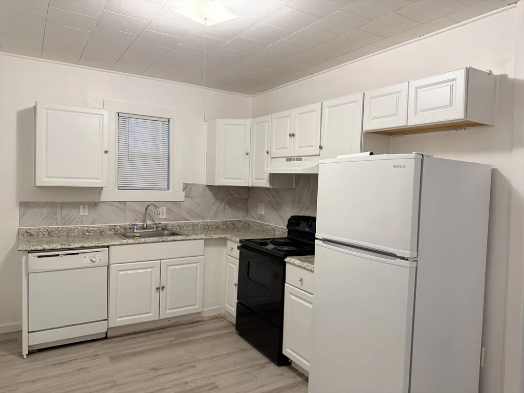 3 bed, 1 bath apartment for rent at 20 Woodbine St Unit 1, Worcester — photo 9 of 13