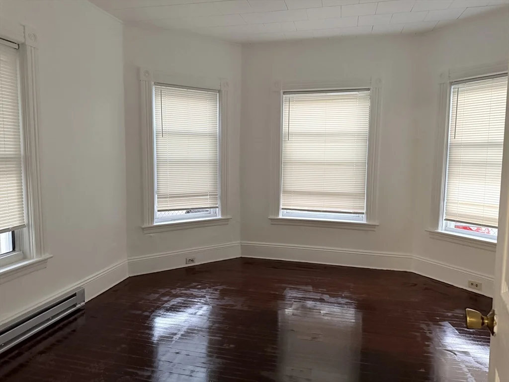 3 bed, 1 bath apartment for rent at 20 Woodbine St Unit 1, Worcester — photo 7 of 13