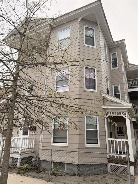 3 bed, 1 bath apartment for rent at 20 Woodbine St Unit 1, Worcester — photo 2 of 13