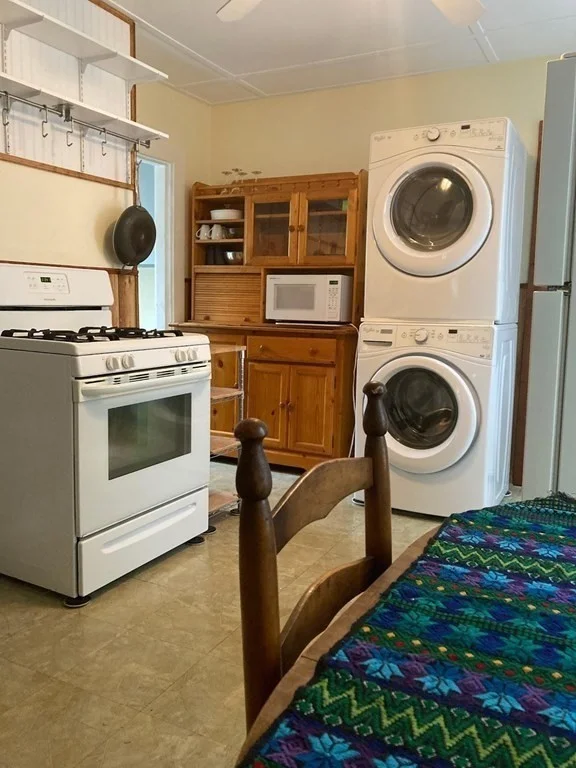 2 bed, 1 bath apartment for rent at 20 York St Unit 1, Zip 01830 — photo 4 of 28
