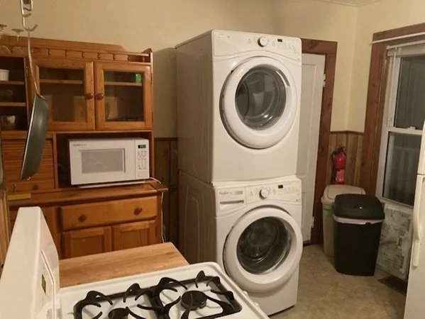 2 bed, 1 bath apartment for rent at 20 York St Unit 1, Zip 01830 — photo 3 of 28