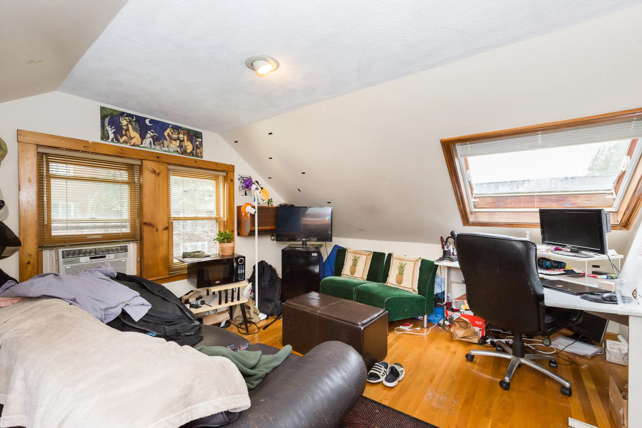6 bed, 2 bath apartment for rent at 200 Calumet St Unit 2, Mission Hill — photo 15 of 19