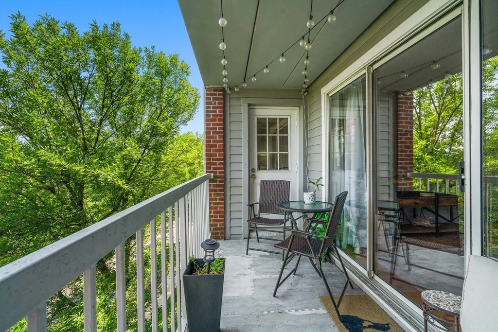 2 bed, 2 bath apartment for rent at 200 Captains Row Unit 408, Admirals Hill — photo 5 of 17